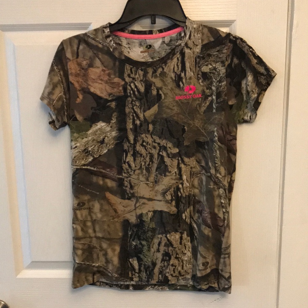 Mossy Oak women’s camouflage short sleeve shirt size medium